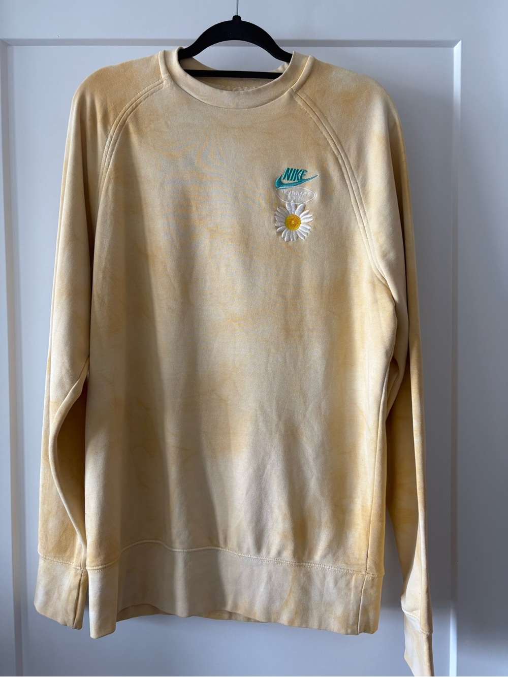 Have a ‘Nike’ day crewneck sweatshirt - Picture 5 of 6